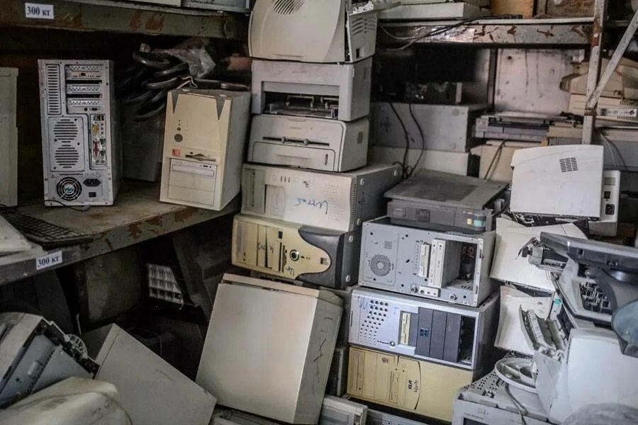 Старая техника. Лом цинка сантехнический. Много телефонов. Лом меди. Скупка техники.