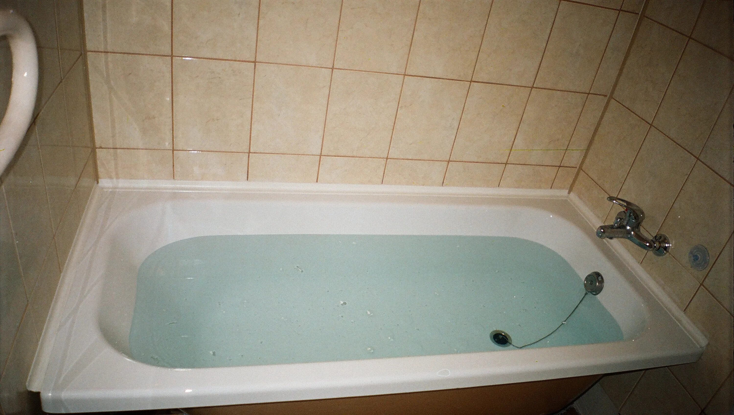 сдать старую ванну. разрезать чугунную ванну. акриловая краска для ванной чугунной. реставрация ванн в москве. утилизация ванн.