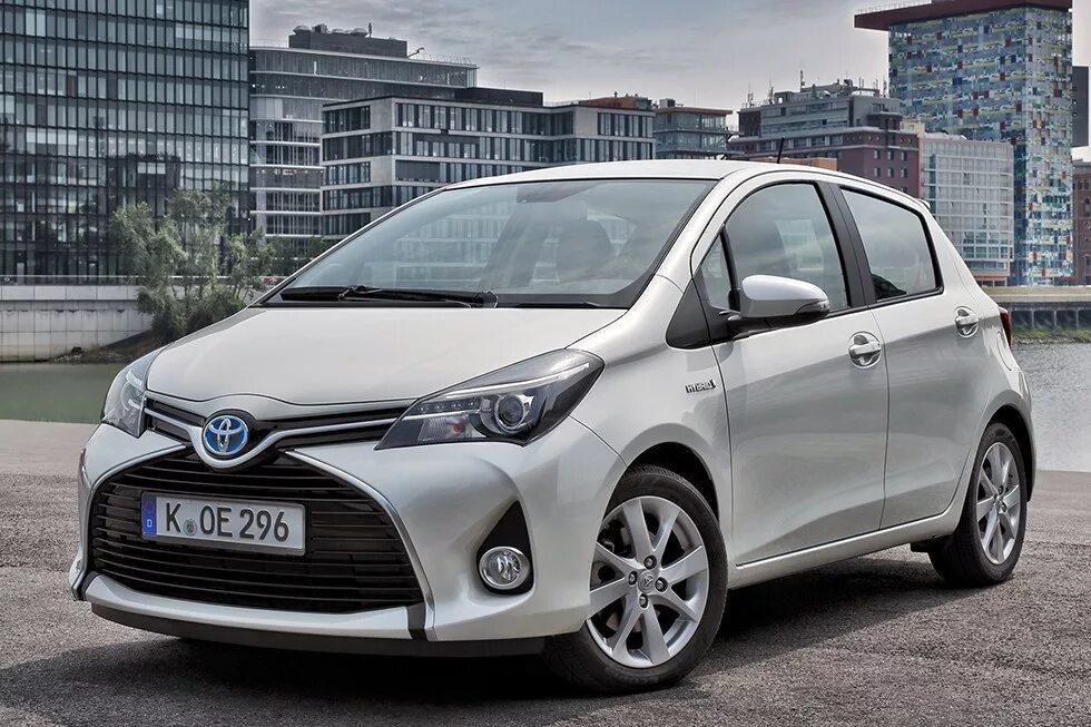 Тойота Ярис гибрид. Тойота Ярис гибрид 2016. Тойота Ярис гибрид 2022. Toyota Yaris Hybrid 1.5. Гибрид ру