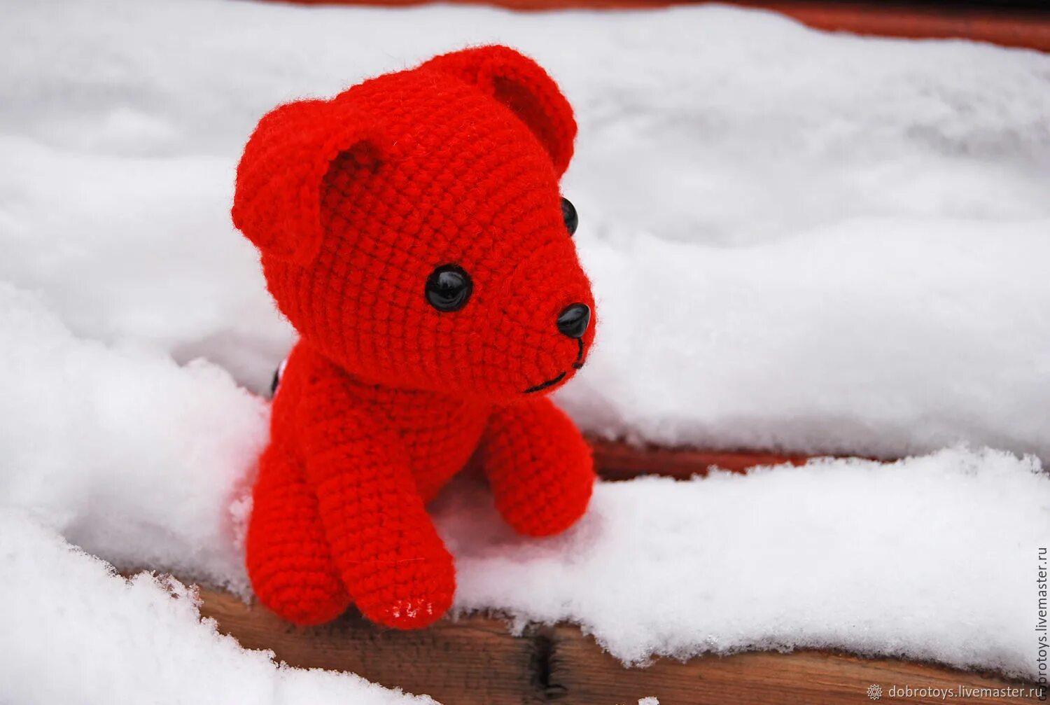 Собачка варежка. Красная собака игрушка. Щенок из мультика варежка крючком. Вязаная игрушка варежка. Собачка из мультфильма варежка.