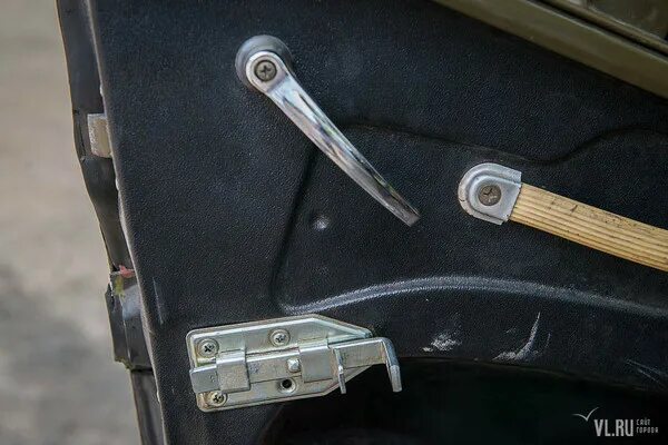 Скрип в двери автомобиля ваз 2114. Не открывается дверь снаружи ваз 2110. Скрип дверей ваз 2114. Активатор водительской двери ваз 2114. Сигнал открытой двери автомобиля ваз.