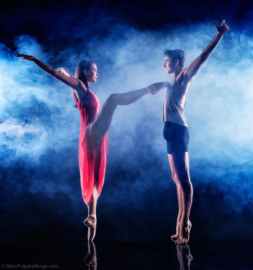 Танец две души. Две души танцуют. Танец человеческой жизни. Космические движения танец. Два танцующих человека.
