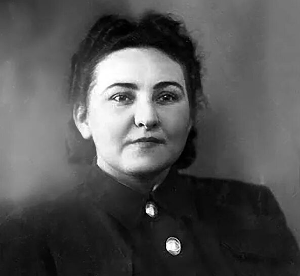 SSSRdagi birinchi suvchi ayol Nina Sokolova. Uning quvur haqidagi g'oyasi sifati