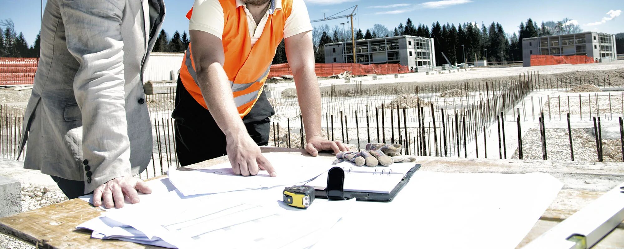 Advertising line. Архитектор виртуальной реальности. Event construction. Строительная выставка the big 5 construct egypt (каир, египет). Фото архитектора девушки.