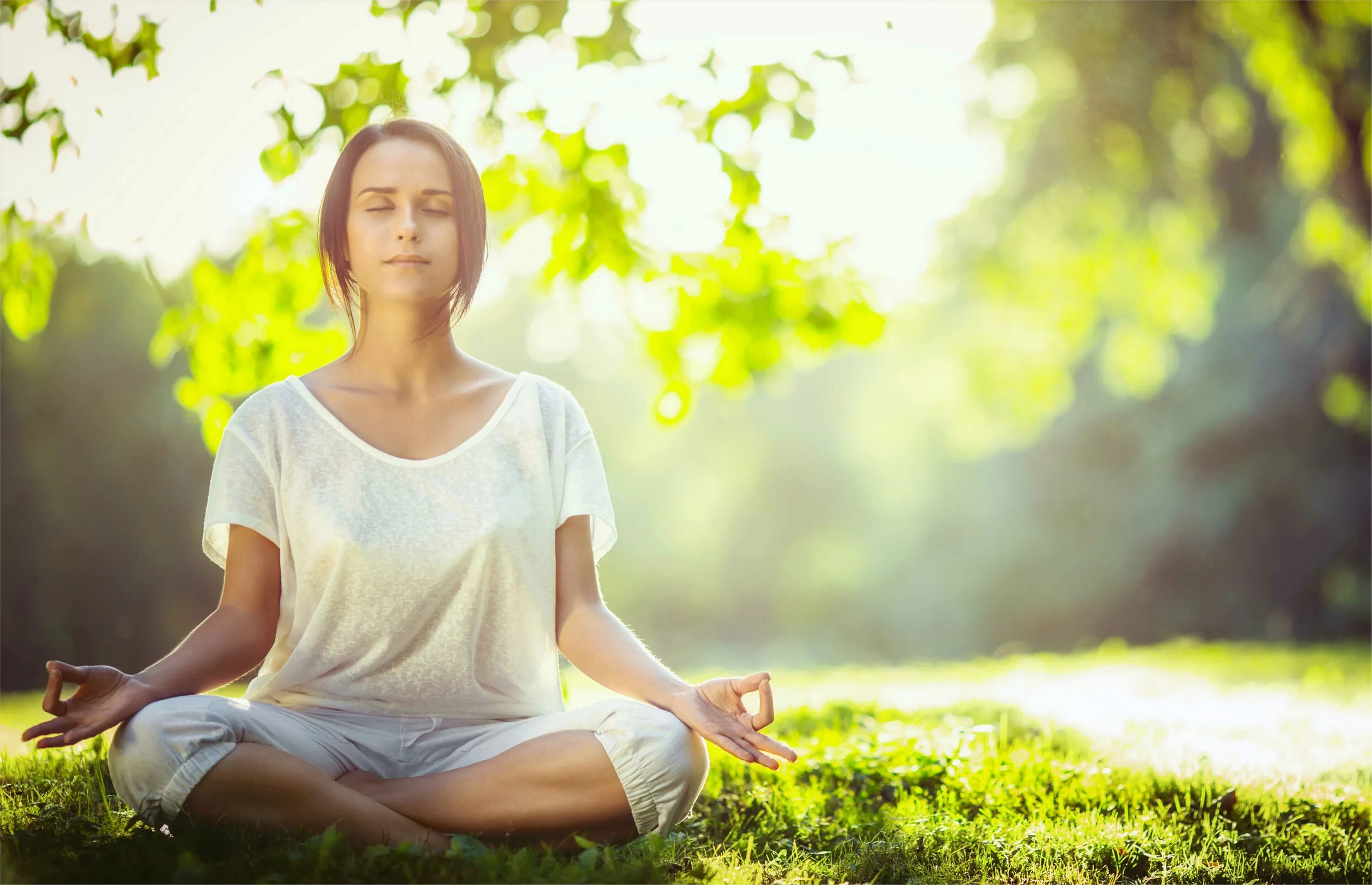 Zen woman. Расслабление тишина природа. Женщина медитация. Медитация девушка. Zen woman.