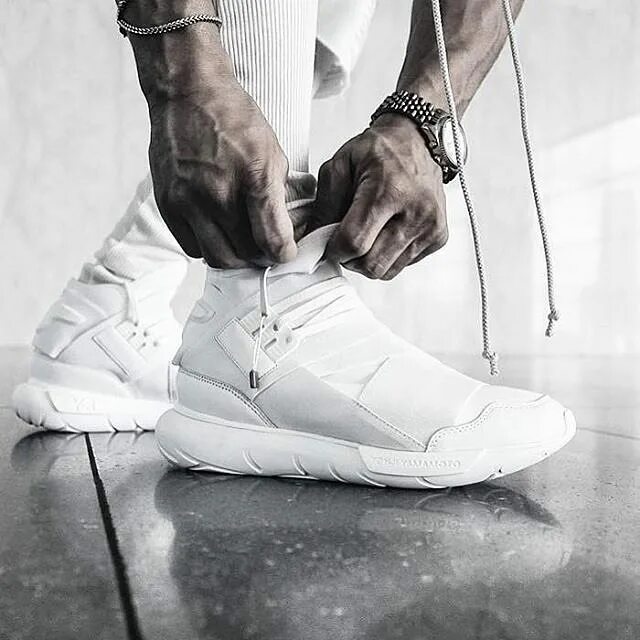 Кроссовки адидас y-3. Кроссовки еши Ямамото. Adidas y-3 Qasa High. Adidas y3 кроссовки белые.