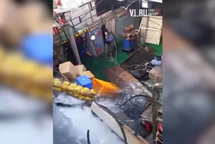 Судно пропавшее 3 года. Разгрузка судна в порту. затонуло рыболовецкое судно якушев а.а.. в приморье затонуло судно. видео гибели рыбопромысловых судов.