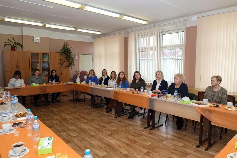 Родительское собрание в садике. Круглый стол для воспитателей детского сада. Круглый стол в детском саду. Круглый стол в детском саду. Круглый стол с родителями.