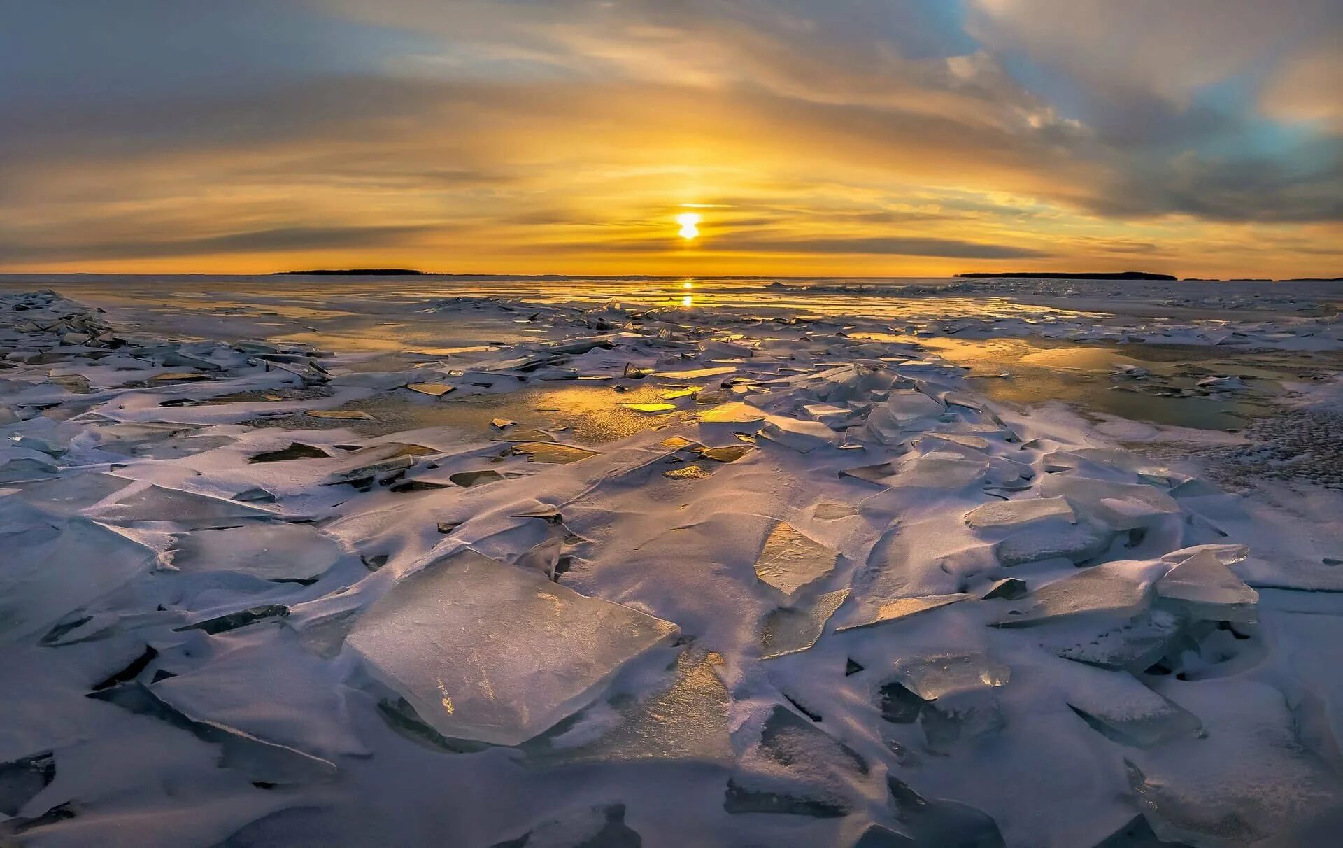 Спят подо льдом моря