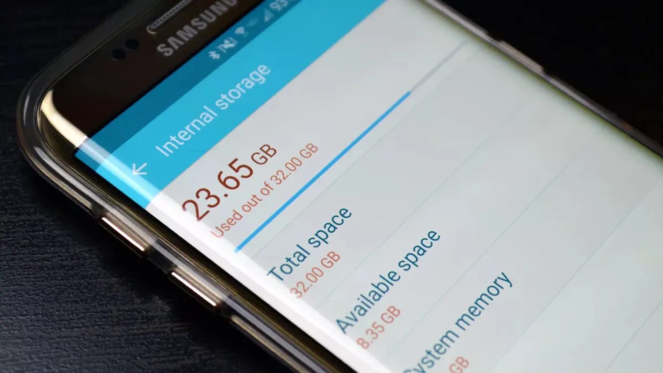 Бесплатная память на телефон андроид. Память смартфона. Как почистить телефон самсунг. Phone Storage Full Android. From Phone Storage что делать.