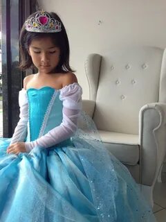 Fantasia Frozen Rainha Elza. http://www.carcabin.com/fantasia-models-aiy-bl...