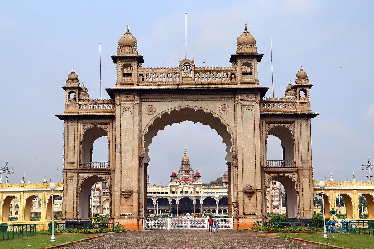 Тг индия. Дворец майсура в индии. mysore palace индия. майсурский дворец (г. майсур). дворец махараджи в майсуре.