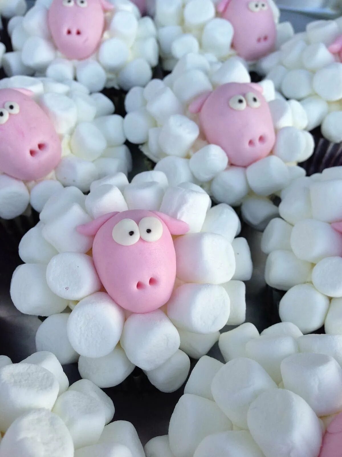 фигурки из маршмеллоу. фигурки из маршмеллоу своими. фигурки животных из маршмеллоу. мордашки из маршмеллоу. фигурное маршмеллоу.