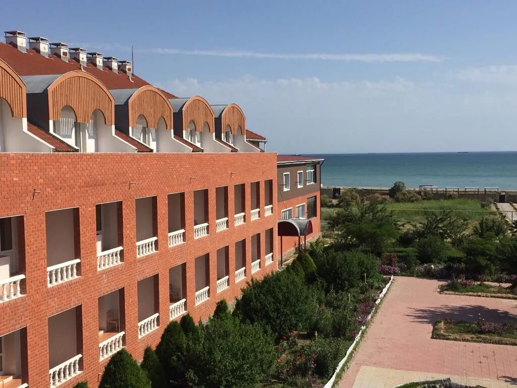 Holiday inn aktau seaside 4. Отели казахстана на берегу моря. Отели казахстана на берегу моря. Holiday inn aktau seaside. Отель caspian riviera grand palace.