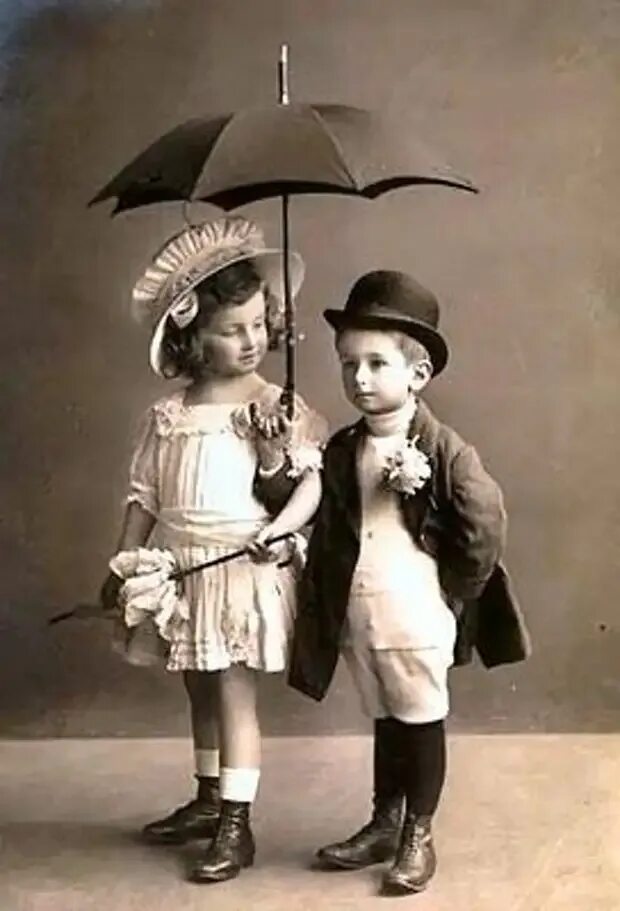 Маленький француз. Младенец Англии Викторианская эпоха. Джентльмены 19 века Викторианская эпоха. Викторианская одежда для детей. Детская одежда викторианской эпохи.