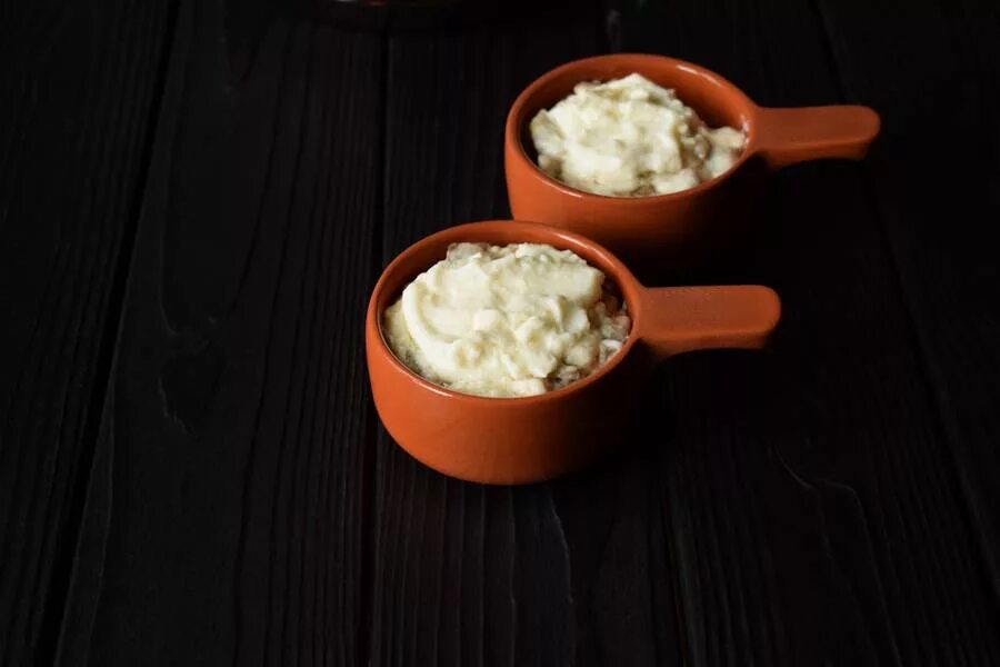 Сердечки в сливочном соусе. Соус для жульена со сливками. Соус беарнез с эстрагоном. Сыр для жульена. Кокот грибной.