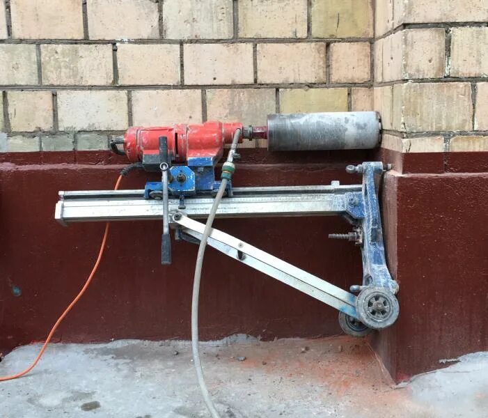 Алмазное бурение ростов. Hilti dd 150. Бурение отверстий в бетоне. Алмазное сверление 370. Алмазное бурение бетона.