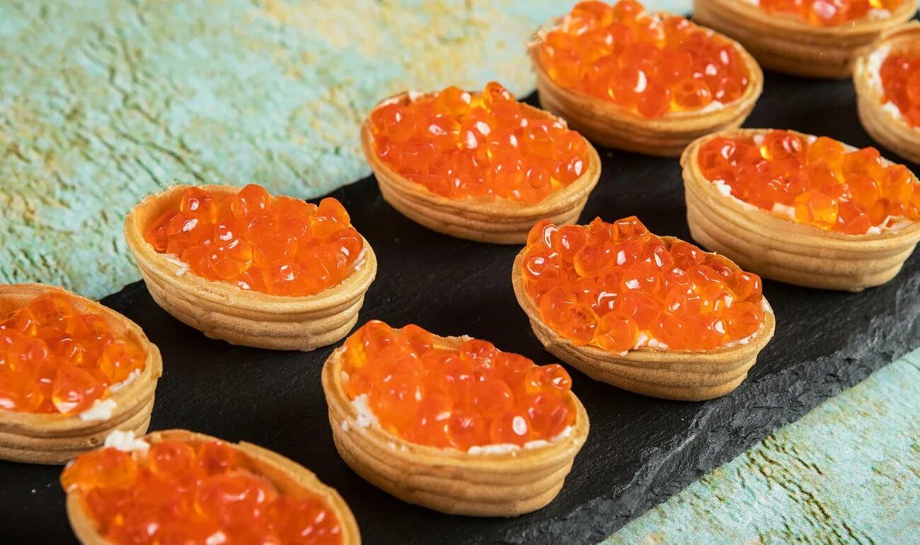 куда добавить икру. необычная подача икры. тарталетки с красной икрой. икра красная кондопожская. тарталетки с икрой щуки.