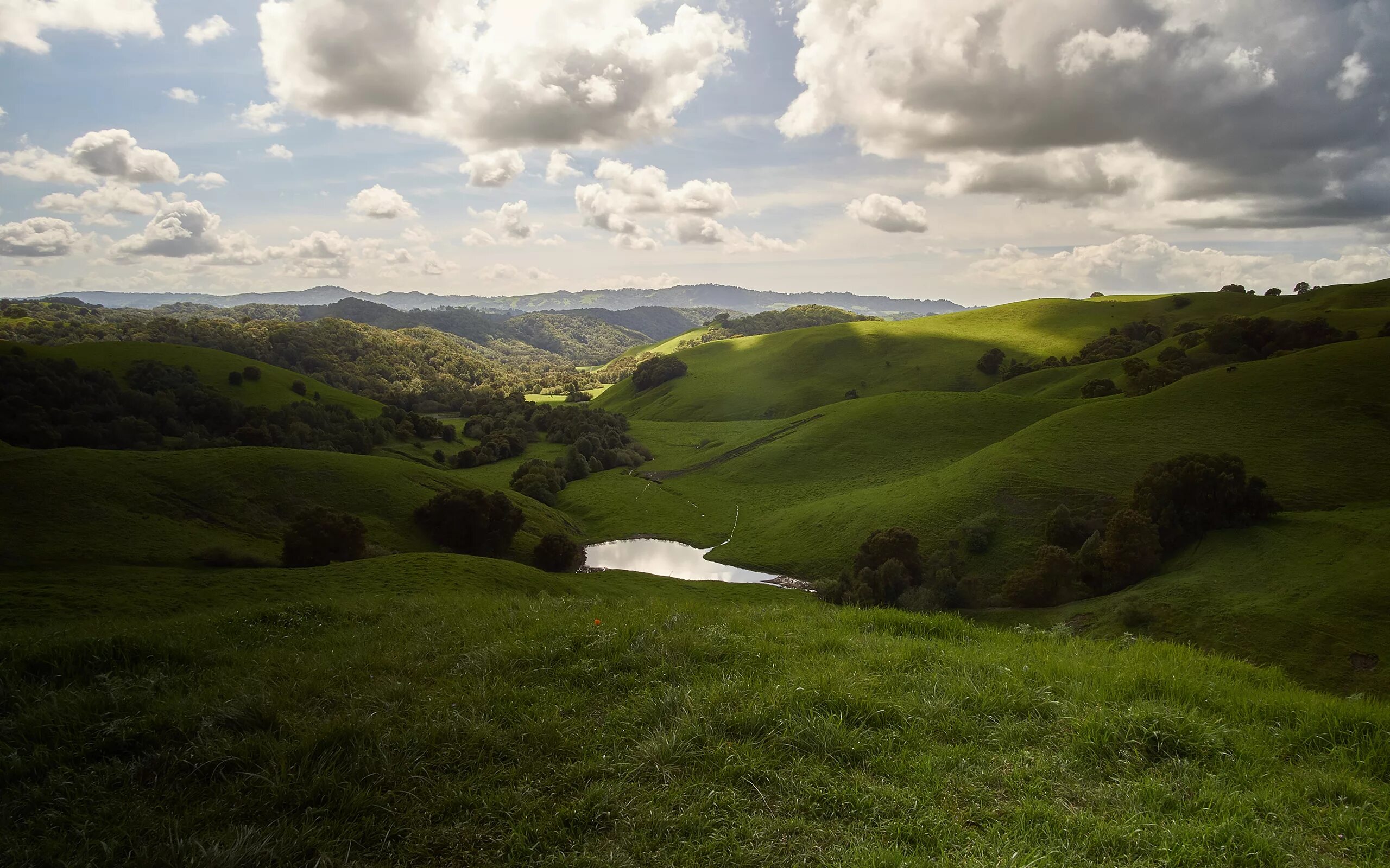 Rolling hills. Hills фото. Rolling Hills. Картинки. Hilly of the Apennines. Rolling Hills in the background.