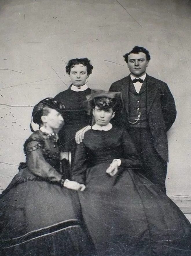 Пост Мортем викторианской эпохи. Post Mortem викторианской эпохи. Мортем викторианской эпохи семья. Посмертные фотографии 19 века викторианской эпохи.