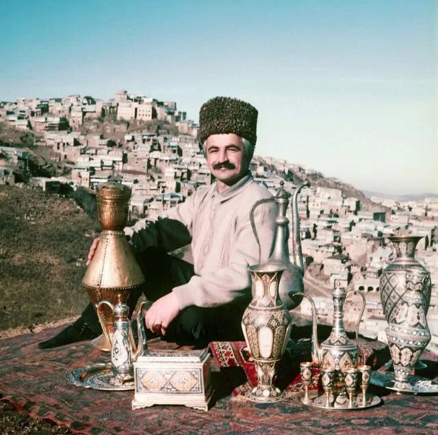 Мастера кубачей. Аул кубачи в дагестане. село кубачи дагестан. кубачи дагестан народ. кубачинские мастера дагестан.
