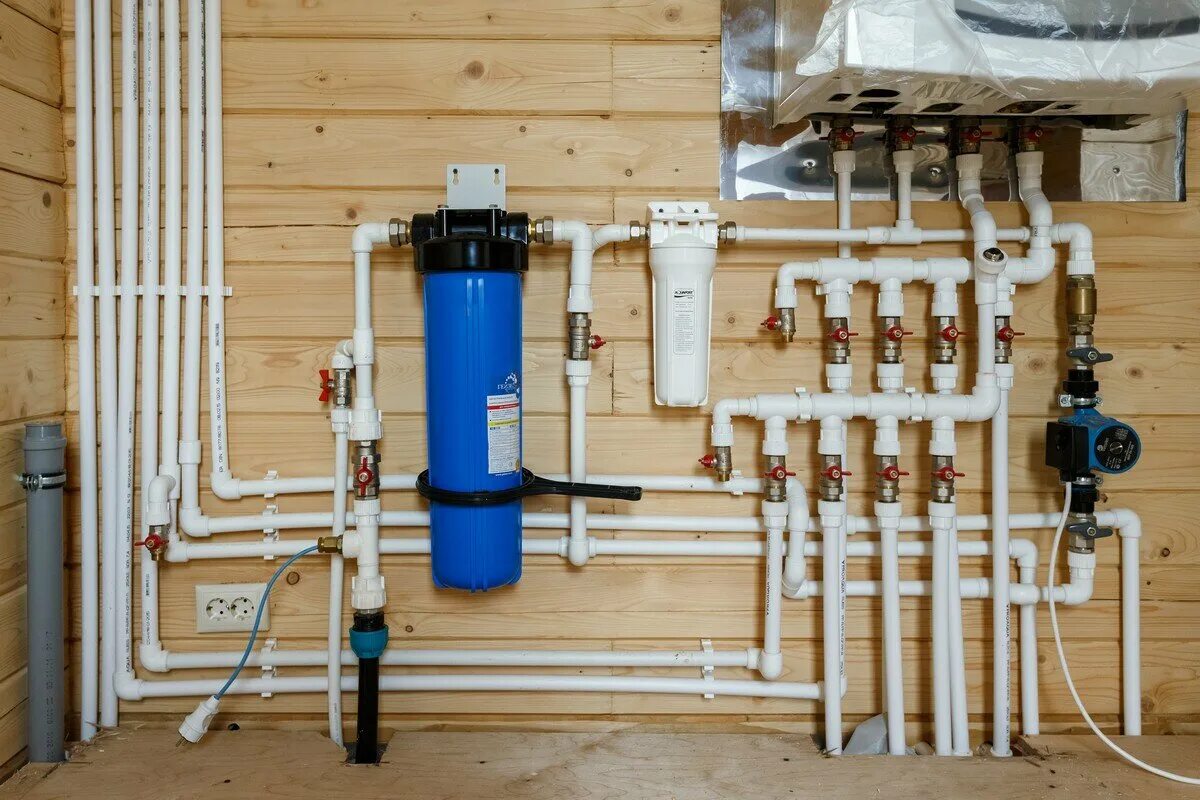 водоснабжение в частном доме. монтаж водоснабжения. система водоснабжения на даче. монтаж систем водоснабжения. установка водоснабжения дома.