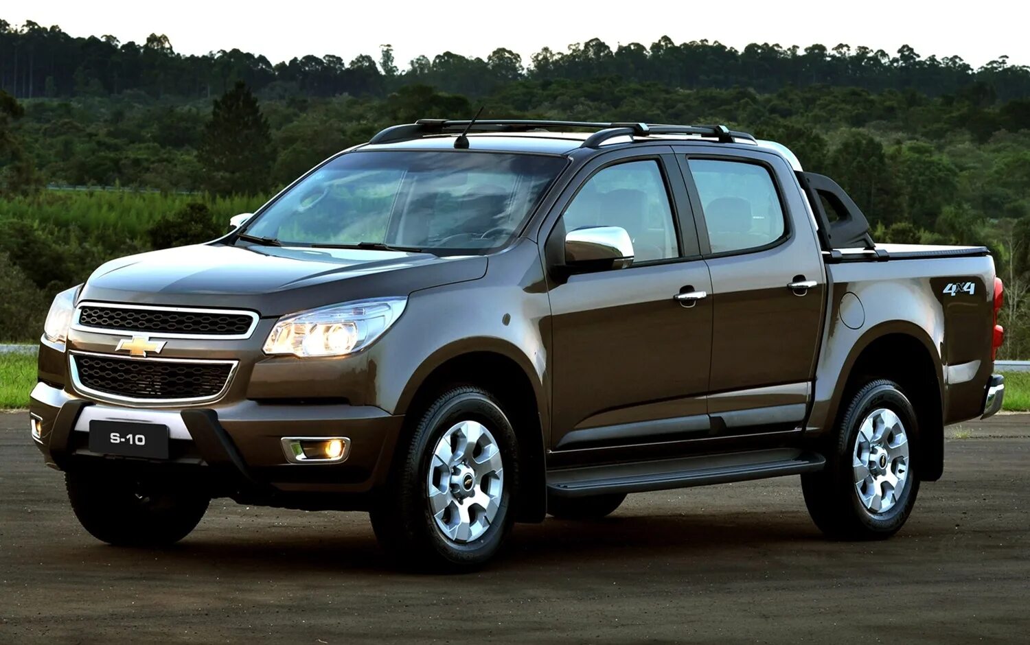 Купить шевроле м. Chevrolet trailblazer 2. Шевроле Трейлблейзер 2013. Chevrolet trailblazer 2013. Chevrolet s10 Pickup.