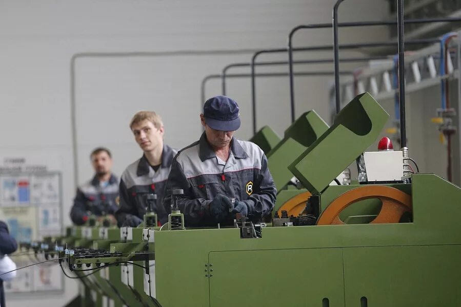 Краснодарский завод вакансии. Завод claas в германии. Фасовка с конвейером. Завод имени седина краснодар. Краснодарский станкостроительный завод седин.