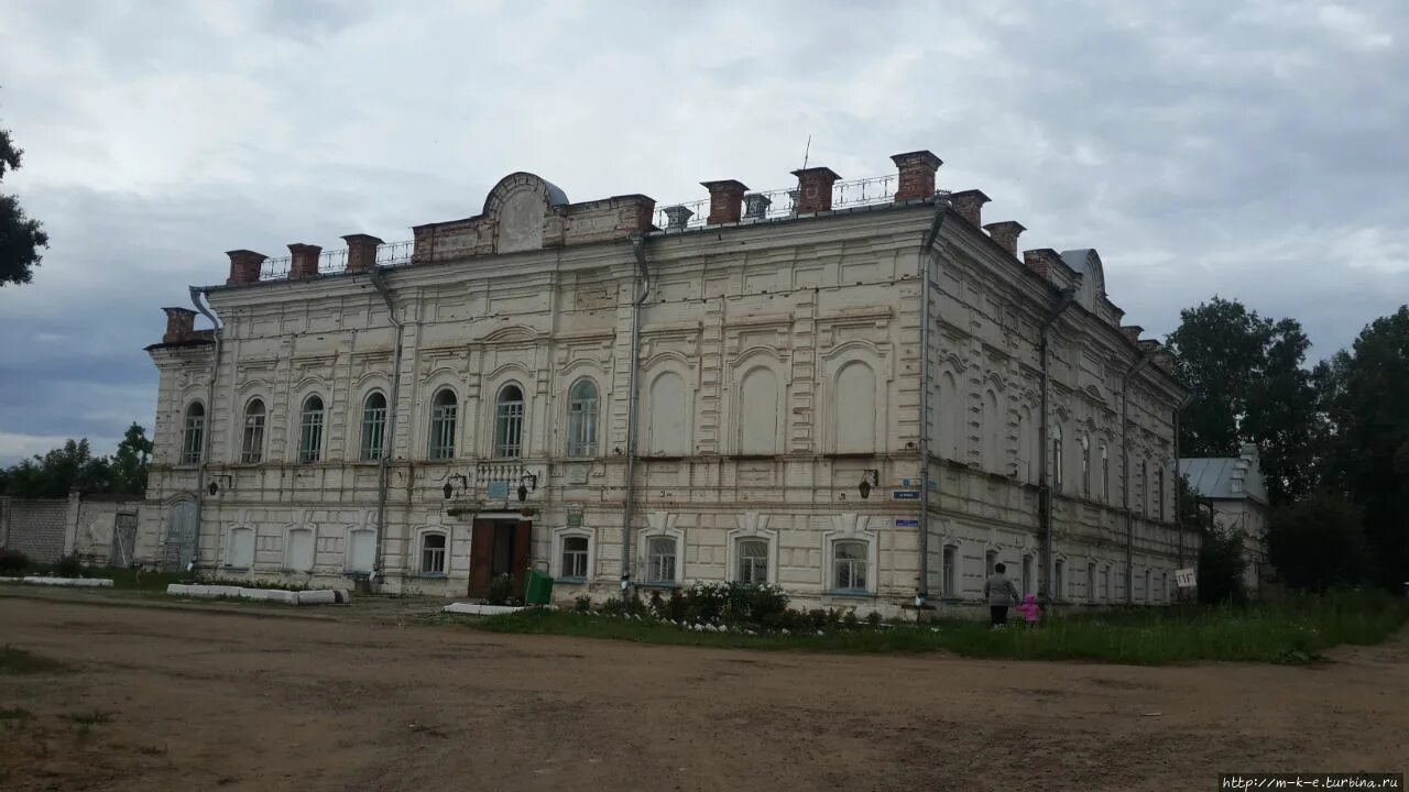 Особняк Купцов Чердынцевых Оса. Усадьба купца Чердынцева в Осе. Усадьба купца Ермилина Балаково. Усадьба купца Меркурьева Чердынь. Улицы осы пермского края