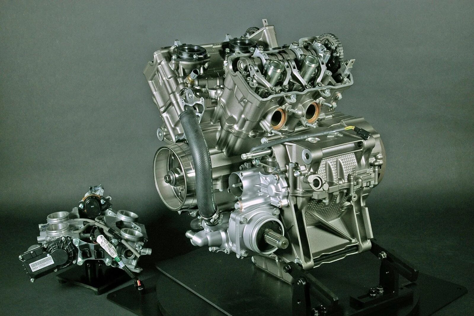 Двигатель vfr. Двигатель vfr 1200. 1200 двигатель honda. honda vfr 800 engine. vfr1200f.
