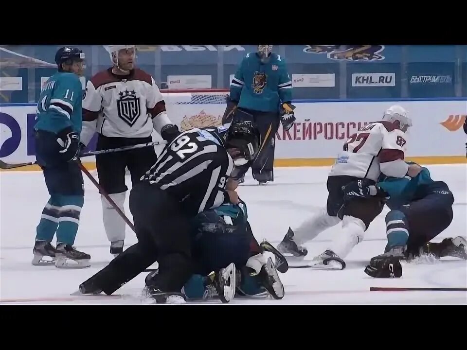 Кхл драка. Фимин хоккей. Массовая драка кхл. Ак барс трактор драка. Джесси блэкер автомобилист.