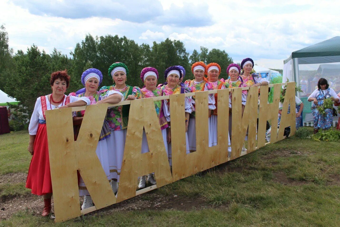 Богданович новости день города. Богданович фестиваль. Фестиваль народов. Кашинский хоровод картинки. Богданович фестиваль.