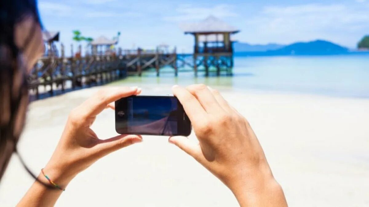 Фотографирует на телефон. Звук как фоткают. Звук как фоткают. Звук как фоткают. Прототип айфона.
