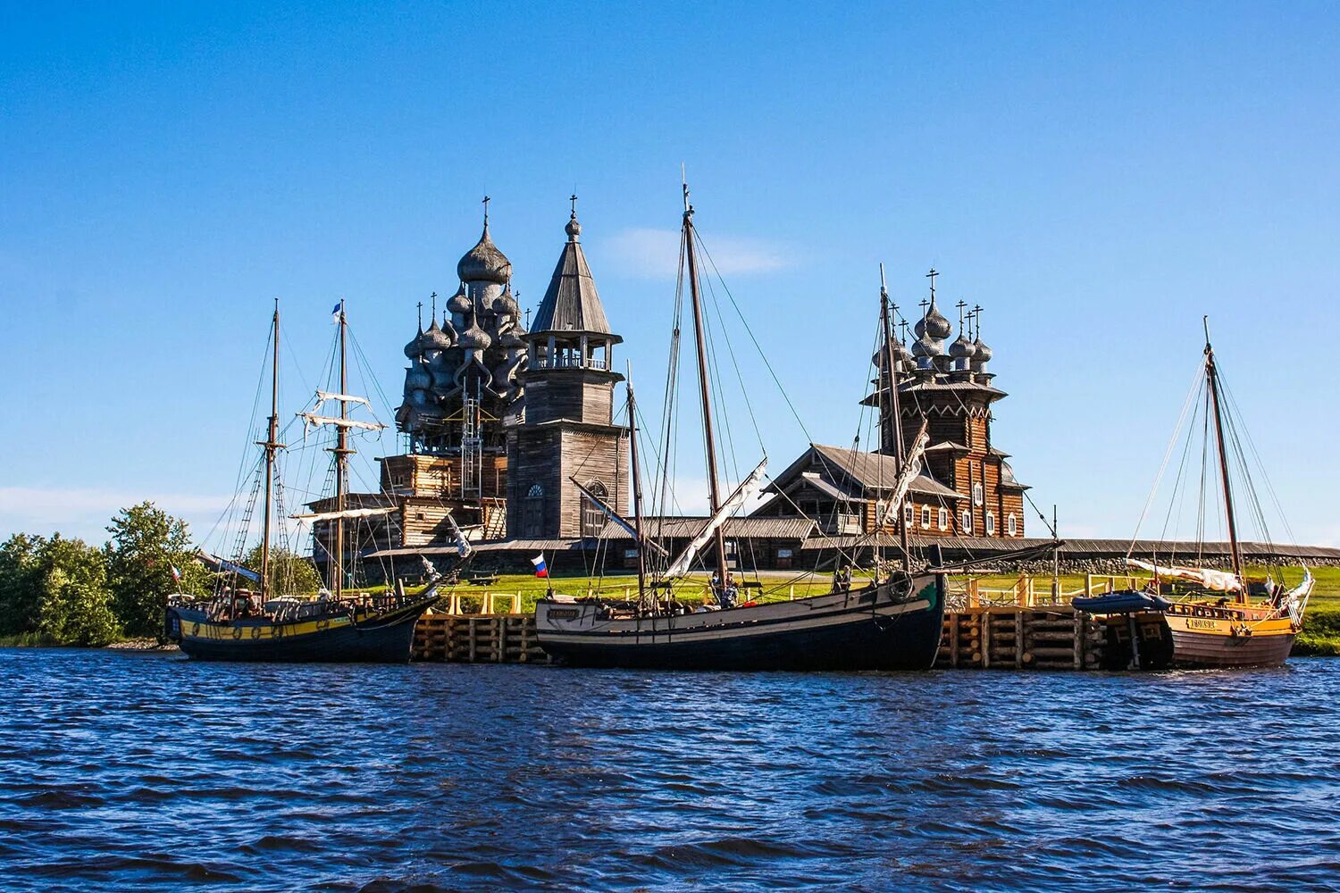 Кижи судно. Онежское озеро кижи. музей полярный одиссей петрозаводск. остров кижи пристань. морской музей «полярный одиссей».