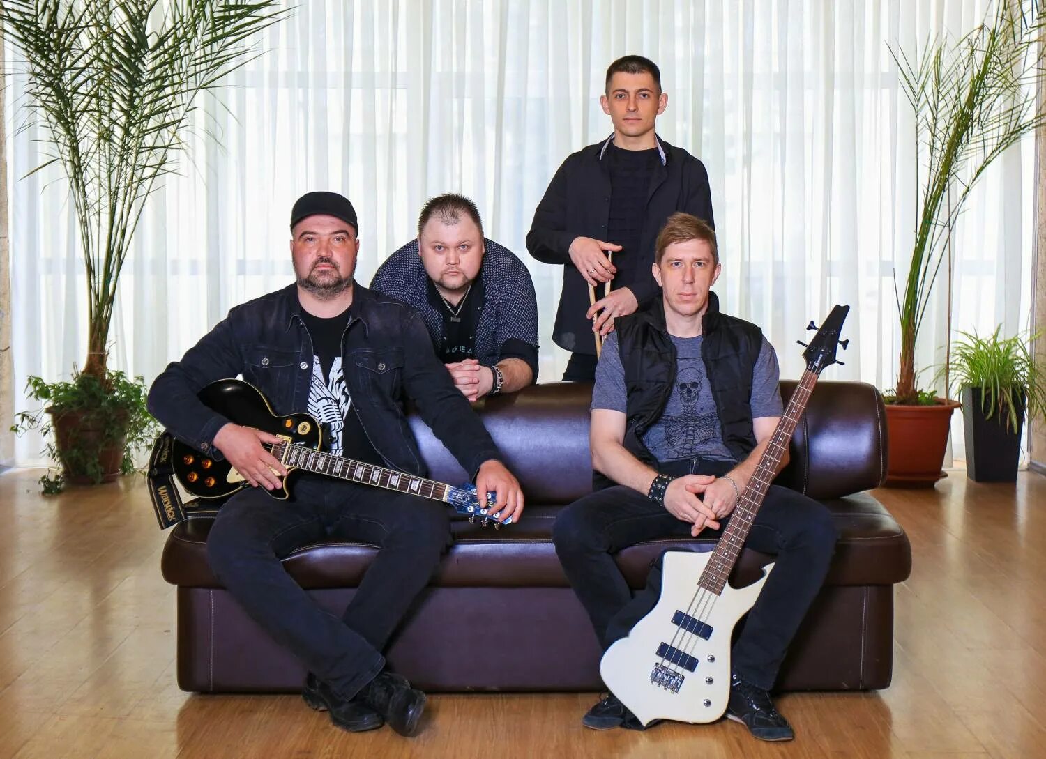 Группа Мещера рок группа. Рок группа черно белый Ульяновск. Фотосессия рок группы. Песни ансамбль черные