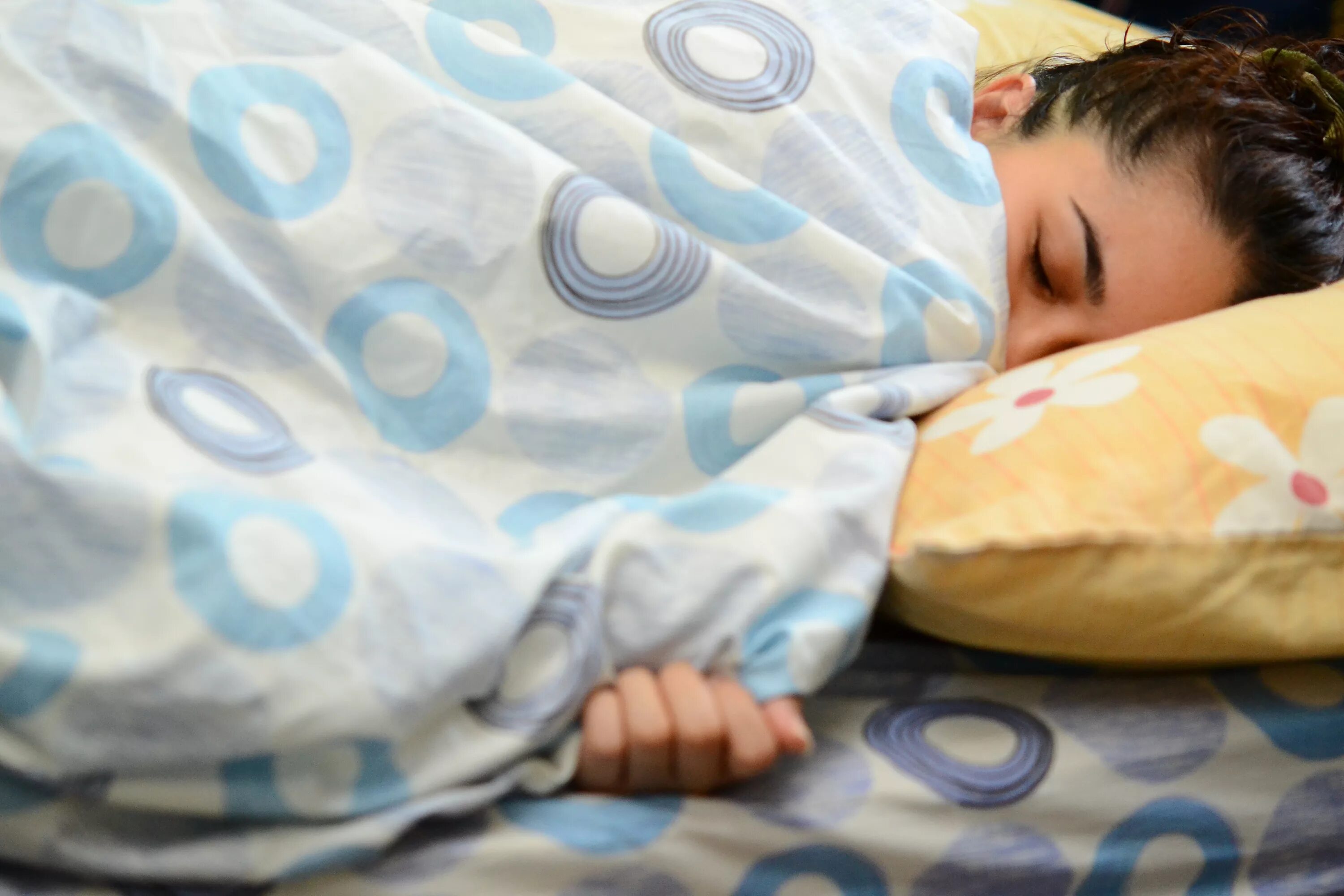 Причины остановки дыхания у детей. Ребенок во сне начал задыхаться. Храпеть во сне. Спящий ребенок. Ребёнок задыхается во сне.