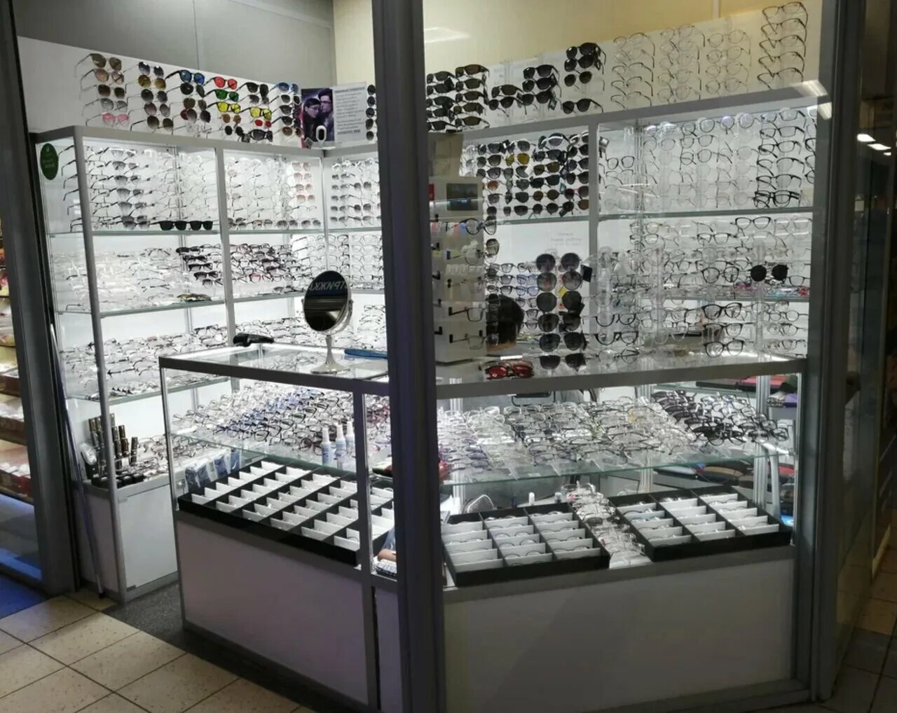 оптика. ру. слепая курица химки. сеть оптик в москве. оптика внутри.