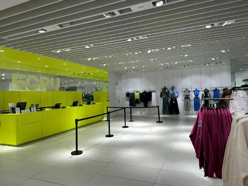 Калумбус пражская риф гош. Соломон колумбус владелец тц. Тц колумбус ломбард. Тц коламбус h&m. Магазин тц колумбус коллинз.