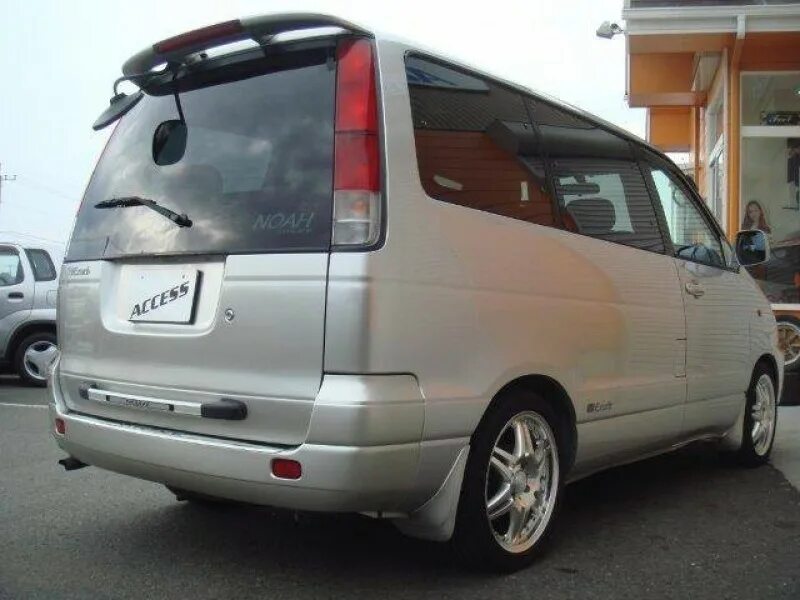 Куплю лит айс ноах. Toyota Lite Ace Noah 2000. Toyota Lite асе Noah 2000. Toyota Lite Ace Noah. Тойота Лайт Эйс Ноах.