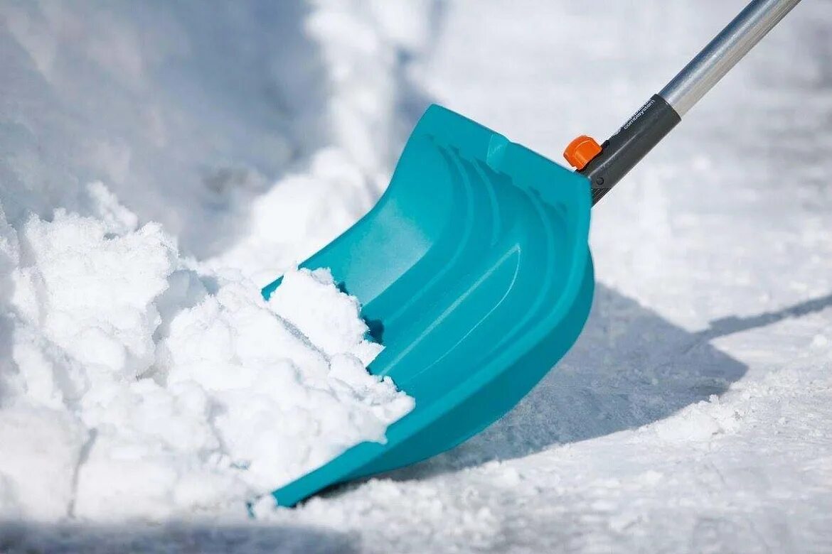 Зимняя очистка снега. Лопата Гардена зимняя. Ca45 лопата для снега. Лопата снеговая "снежок". Husqvarna ct151 снеговая лопата.