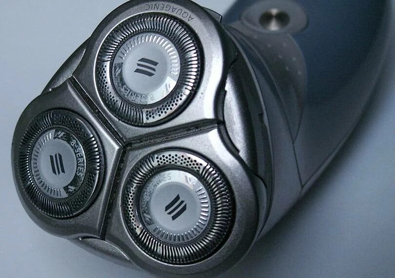 Какая хорошая роторная бритва. Электробритва philips s3232. филипс сетчатая электробритва. сеточная или роторная электробритва. электробритвы мужские роторные или сеточные.