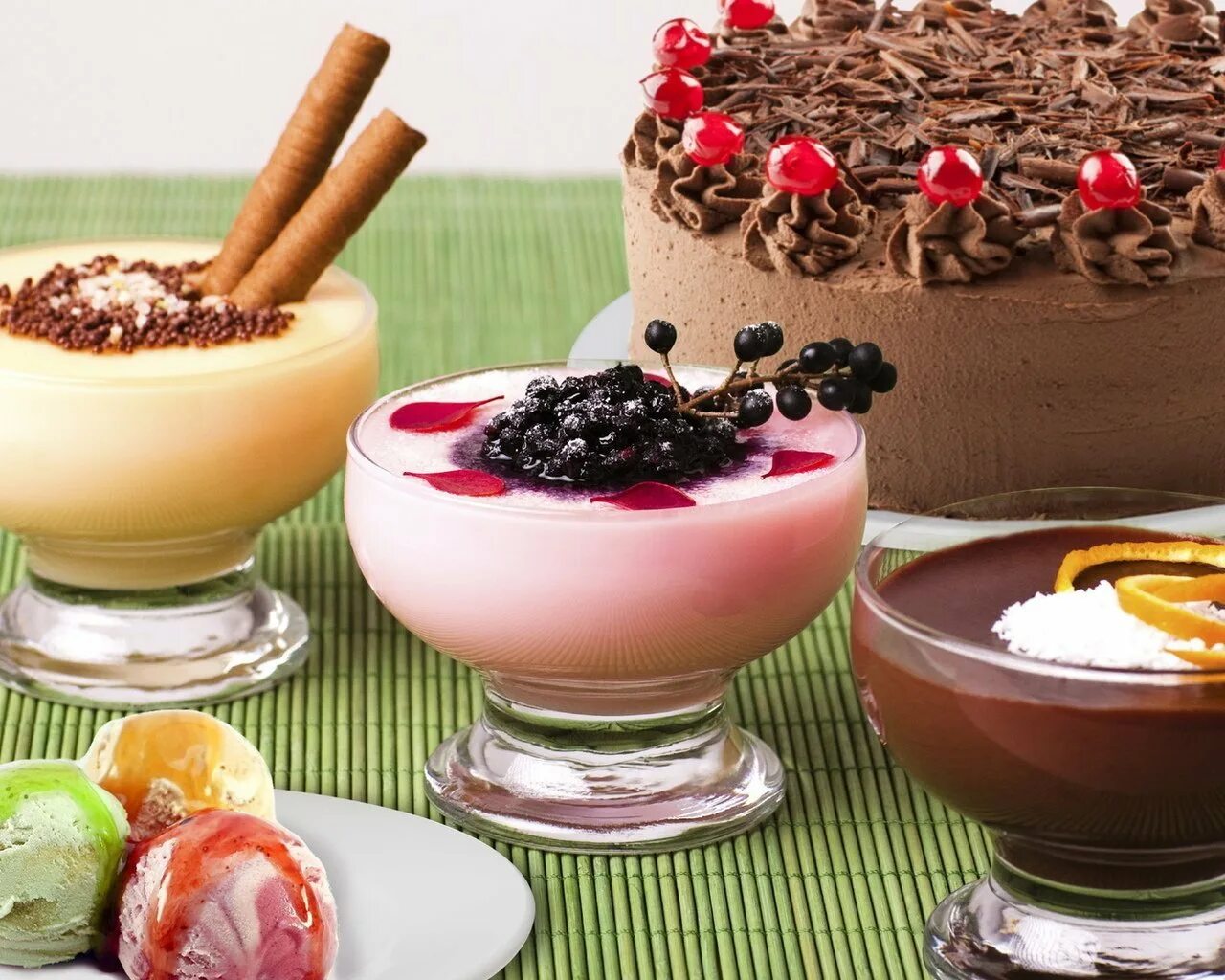 Тортики пирожные. Кондитерские изделия. Вкусные сладости. Пирожное красивое. Красивые пирожные.