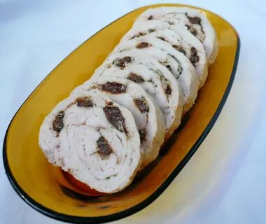 Рулет из курицы с черносливом в духовке