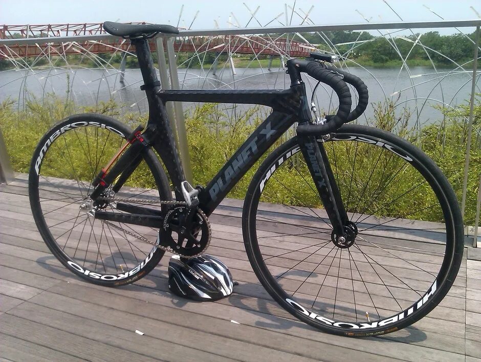 Bike x75. Planet x Pro Carbon track. Шоссейный велосипед карбон Planet x 920g. Трековый велосипед Planet x. Planet x Stealth Pro Carbon TT.