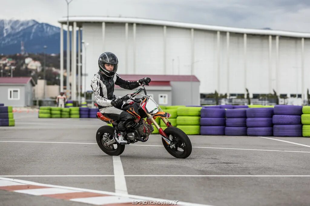 мотошкола сочи. хонда мотошкола. мотошкола сочи. медведева мария матрикс рейсинг. мотошкола сочи.