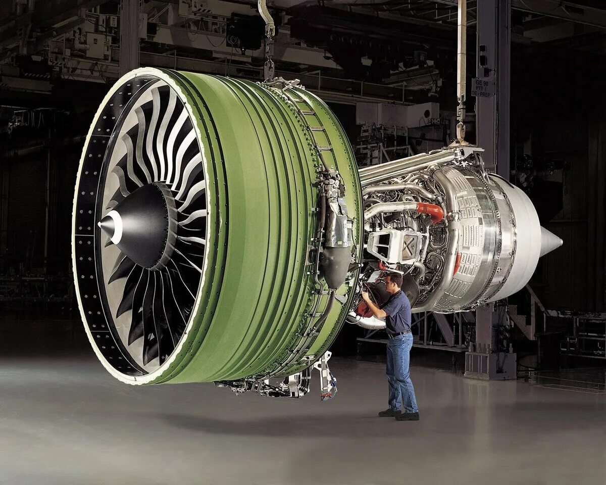 Авиационные двигатели производители. General Electric ge90-115b. Двигатель General Electric ge90. Двигатель самолета General Electric ge90-115b. Ge90-115b.