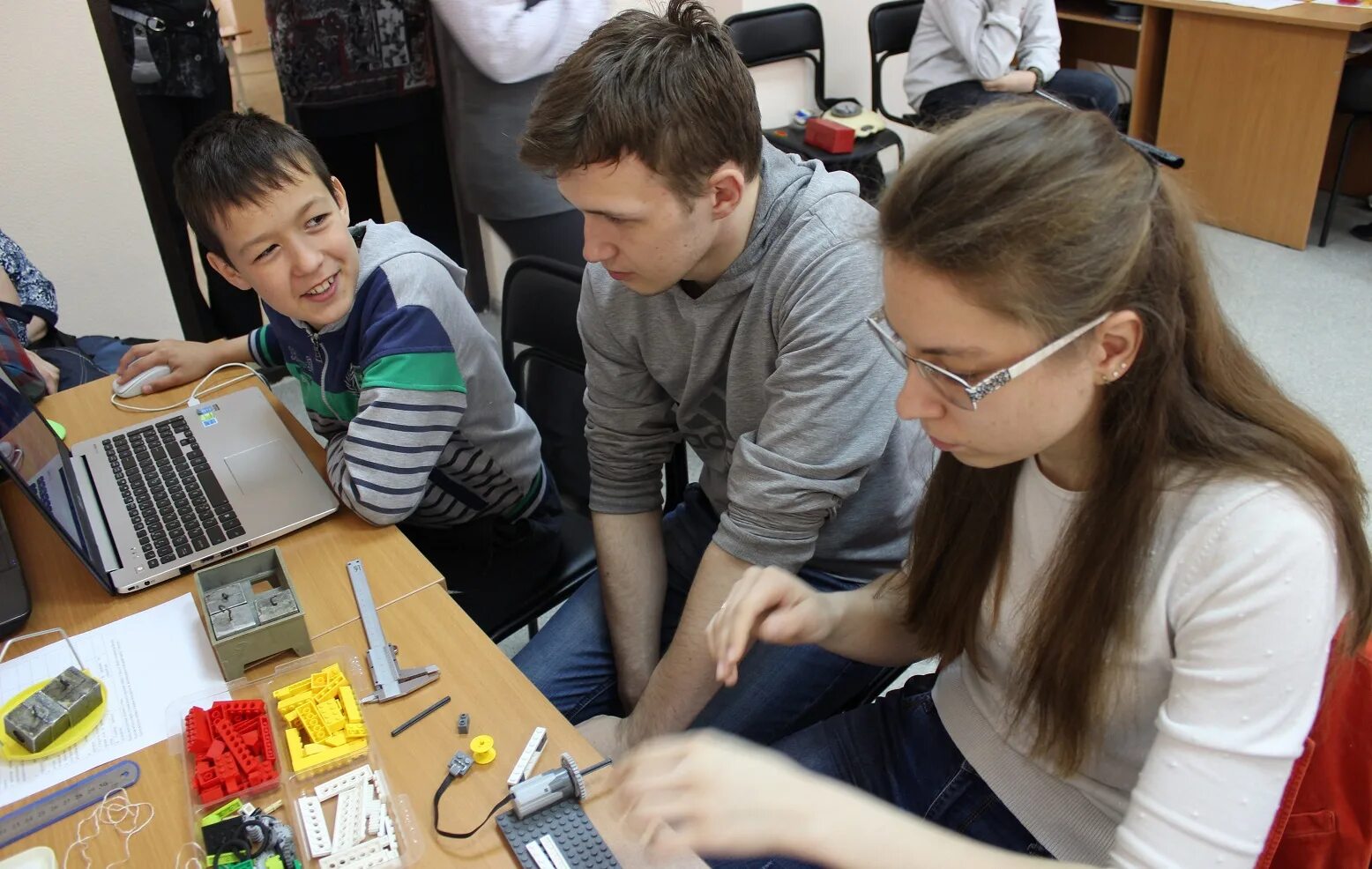 Создание инженерной школы. Инженерный класс в школе 79. Передовые инженерные школы эмблема. Инженерный класс. Atomskills инженер конструктор.