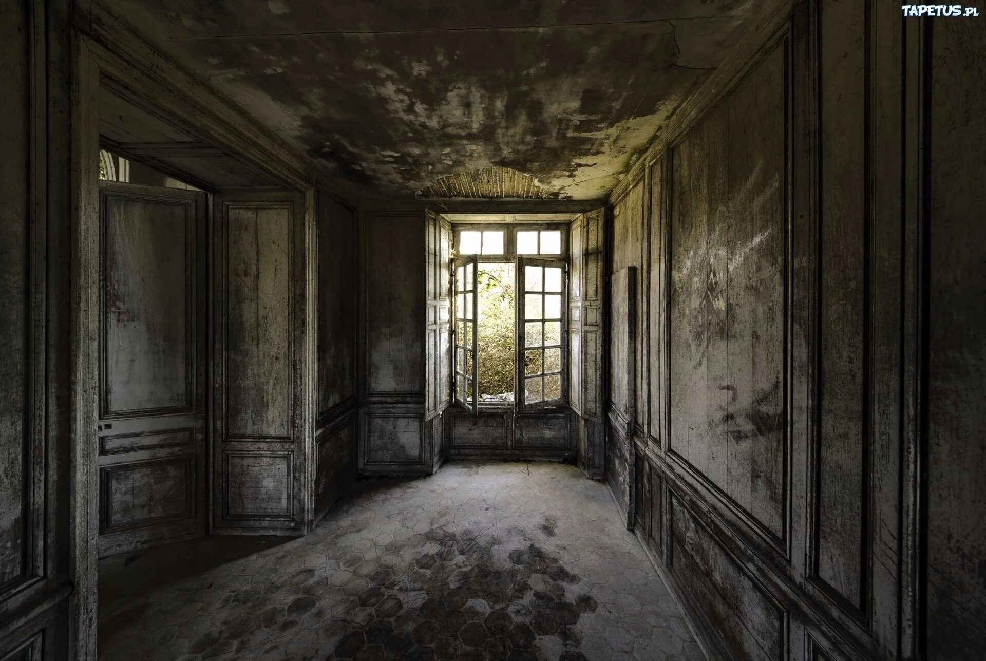 италия удине заброшенный особняк. фон старого дома. фон старого дома. йоркшир англия старинные улочки. заброшенный дом внутри.