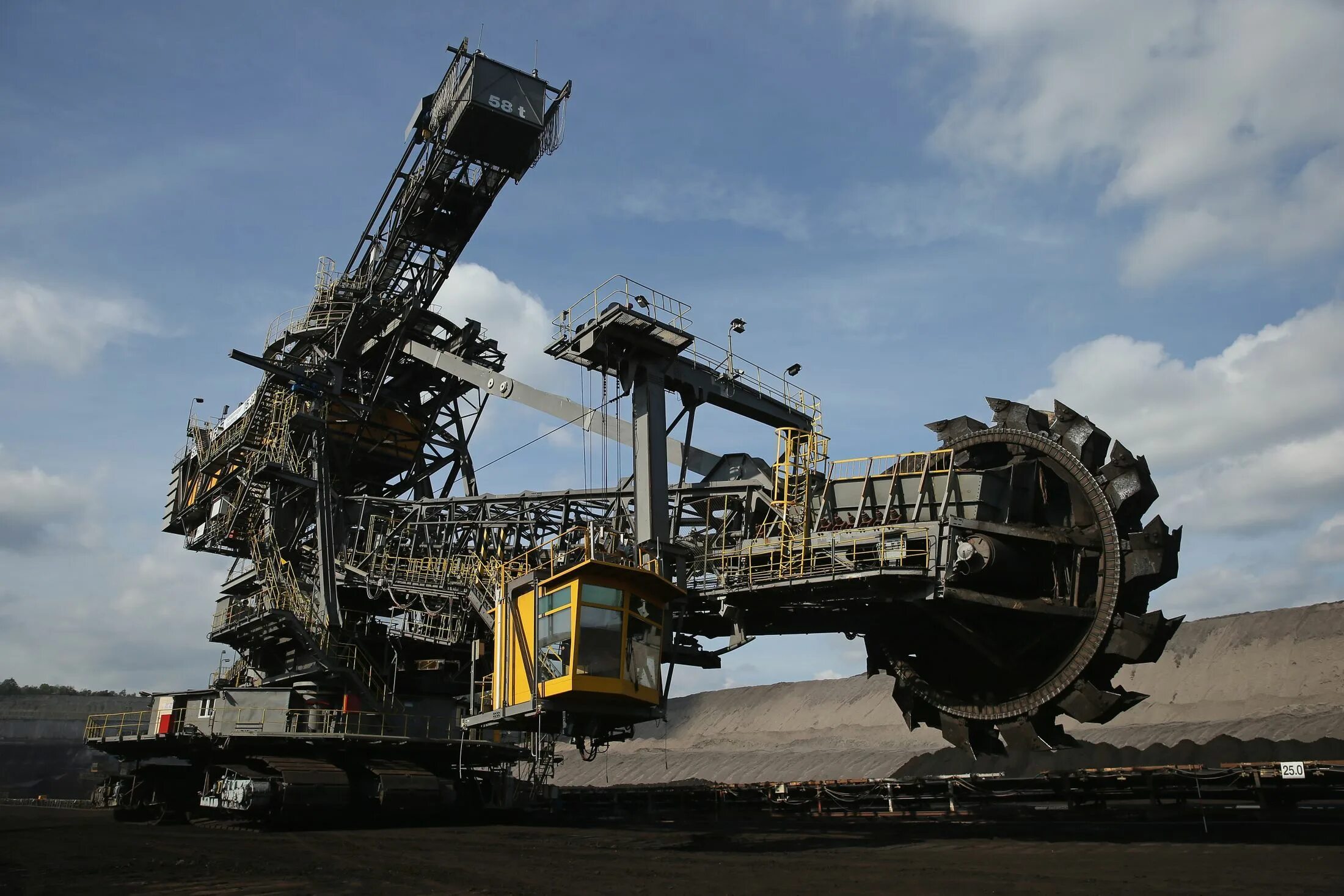 Покажи работающий экскаватор. Вархаммер 40000 роторный экскаватор. liebherr роторный экскаватор. карьерный экскаватор азовмаш. роторный экскаватор эр3000.