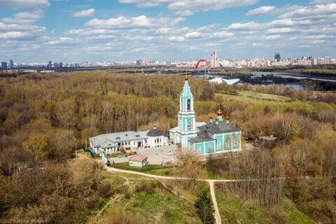 Храм на холмах в крылатском
